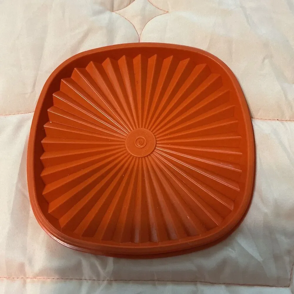 Tupperware Replacement lid 7.25 x 7.25 Orange square 839-16 Servalier